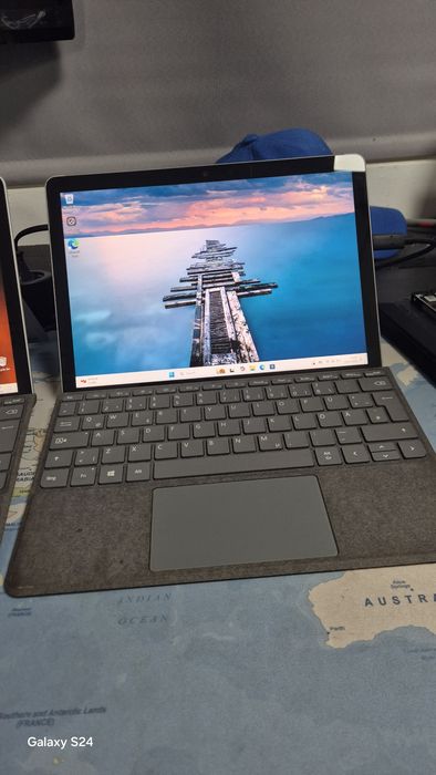 Microsoft surface go 2 i3  gen 8 8gb ram 128gb Touch-Screen 2 in 1