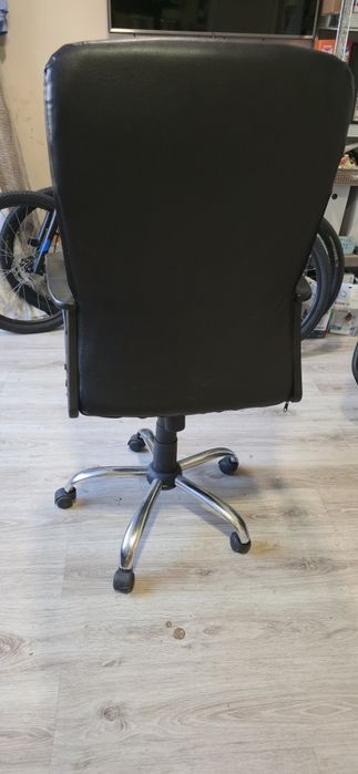 Офис стол черен, регулиращ се, НОВ