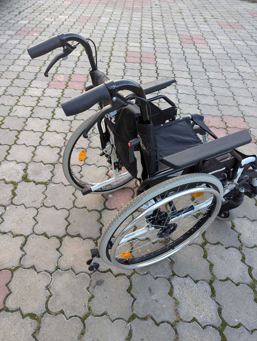 Scaun pliabil , carucior pentru persoane cu nevoi speciale