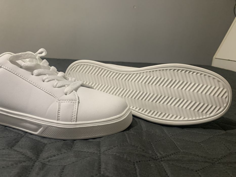 Бели обувки еко кожа