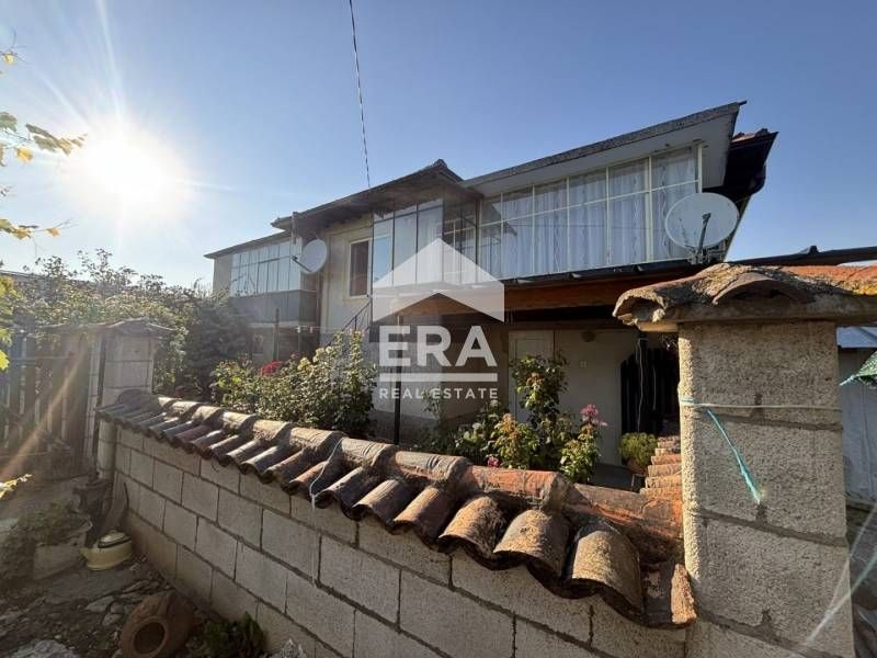 ЕКСКЛУЗИВНО!Двуетажна къща с РЗП 121m2 в село Оборище , обл Варна