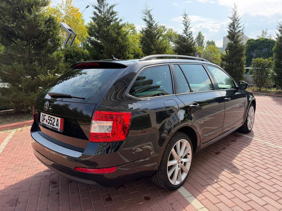 Skoda Octavia 2.0 TDI 150 cp DSG JOY