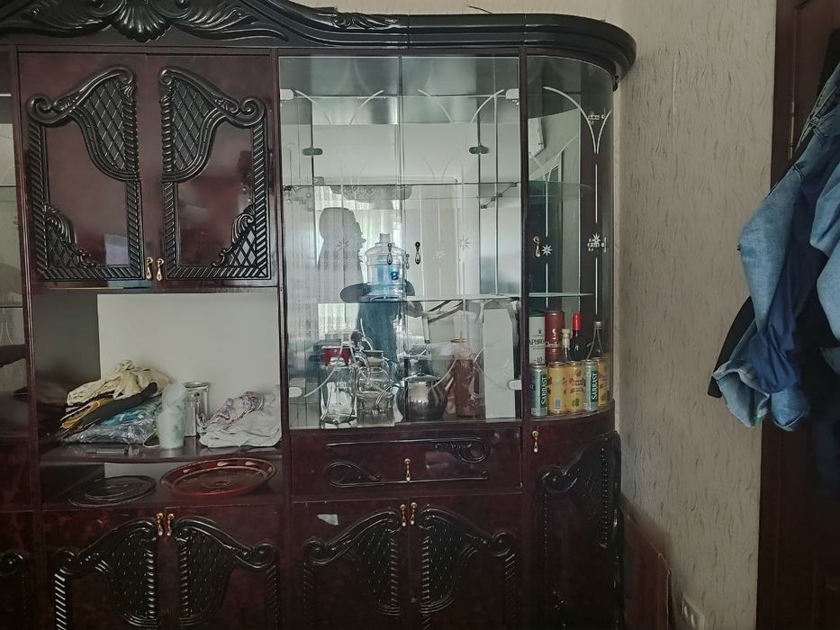Продаётся сервант
