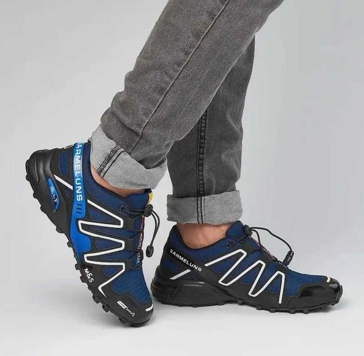 Походные спортивные кроссовки