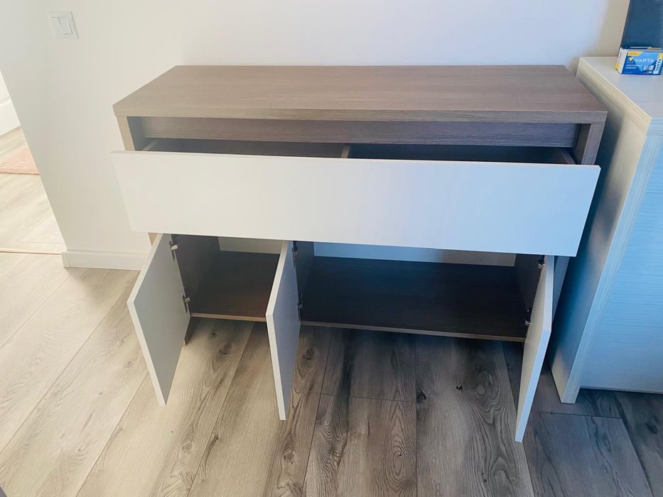 Vand comoda pentru dormitor