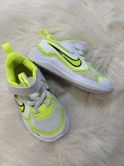 Бели маратонки Nike