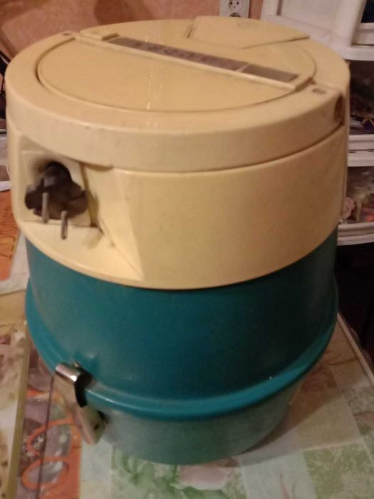 Советский пылесос "Audra" в нерабочем состоянии