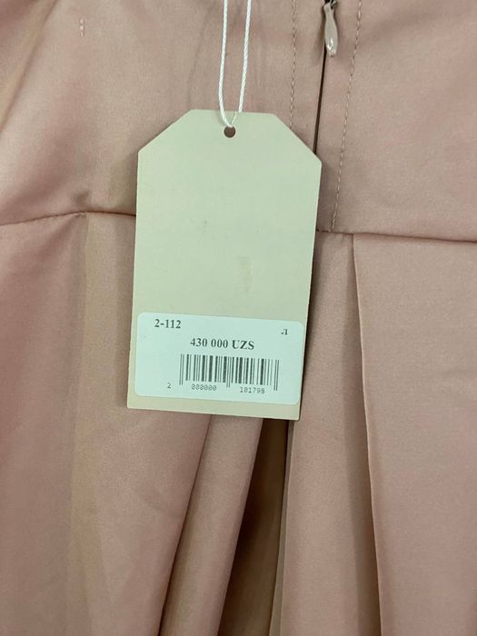 Розовое платье французской длины