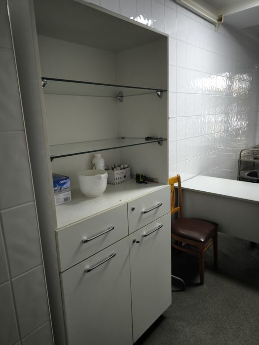 Шкаф для документов и медикаментов