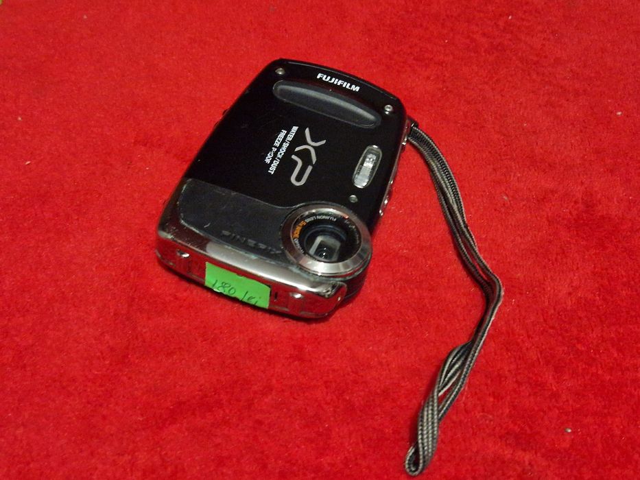 Aparat foto Fujifilm fără accesorii, doar baterie