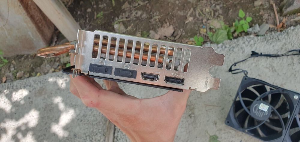 Продам видеокарту Rx5700Xt