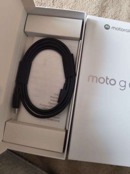 Нов смартфон motorola g06 закупен днес в гаранция 24 месеца