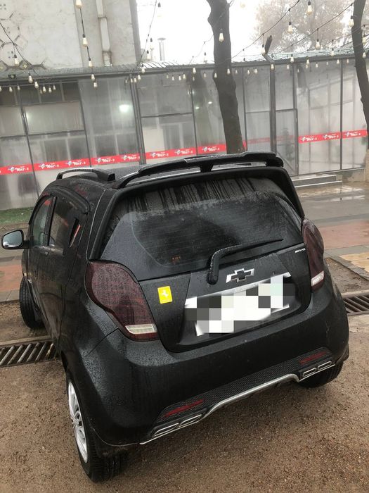 Spark yili 2012 rangi qora