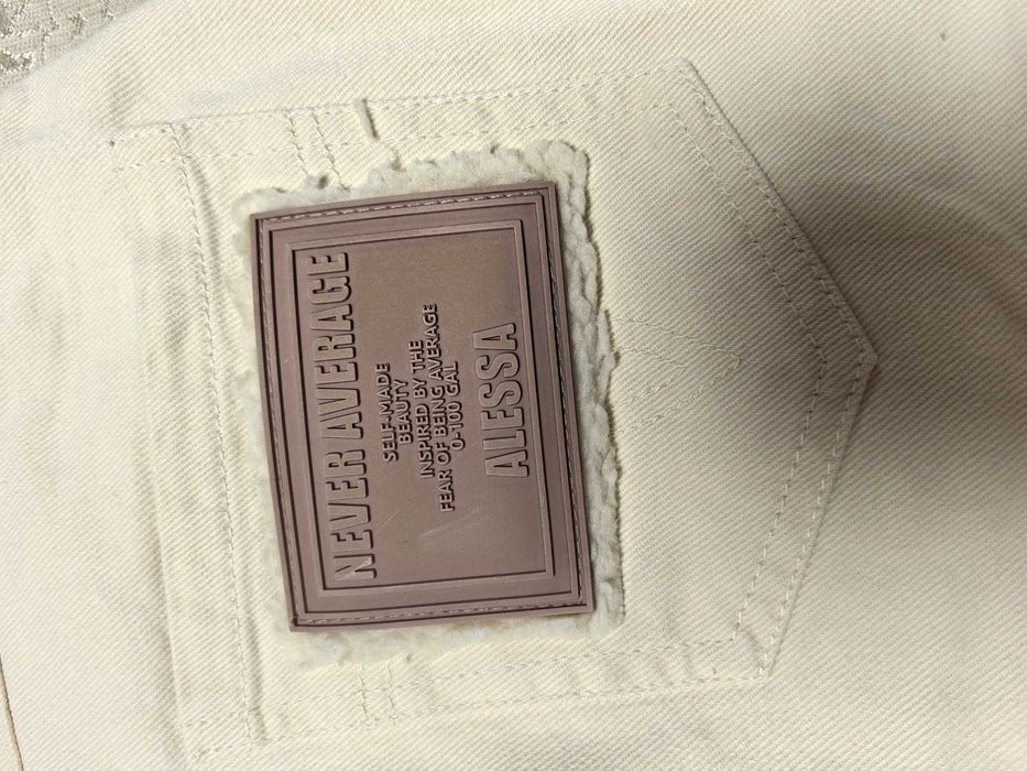 Дънки на Алесса бежови