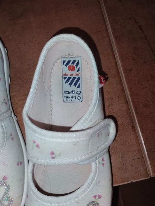 Два чифта пантофки 27н