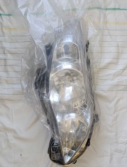 Преден десен фар TYC 20- 12529-05-2 за TOYOTA Corolla X Седан (E150)