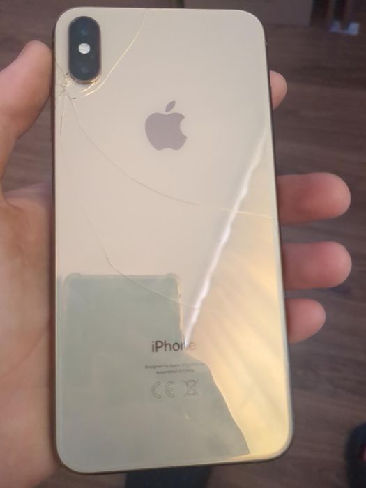 Vând piese de iPhone Xs max ( se da pe bucăți sau întreg)