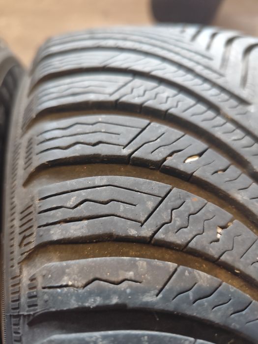 215/55R16 Michelin Alpin5