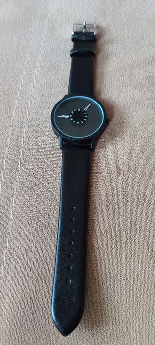 Ръчен часовник- нов