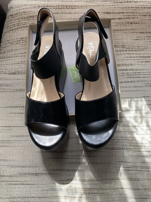 Дамски сандали на платформа