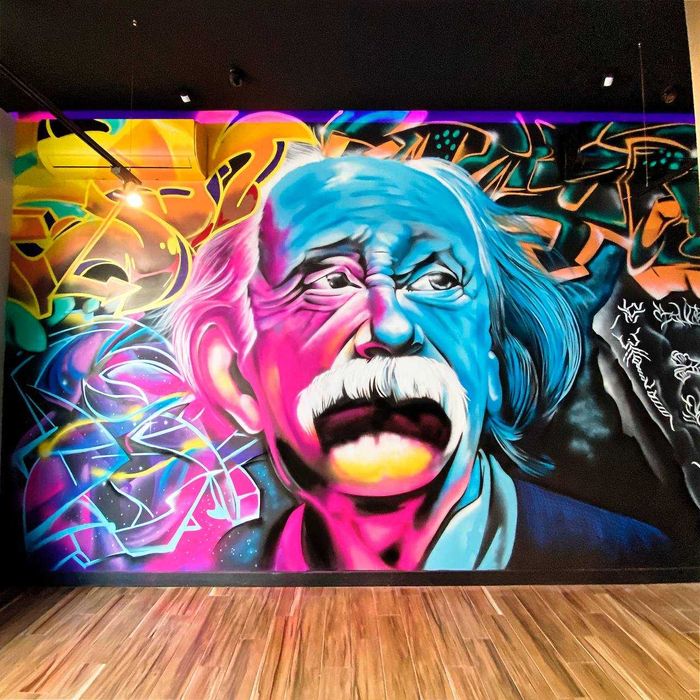 Роспись стен, Аэрография, Каллиграфия. Художник