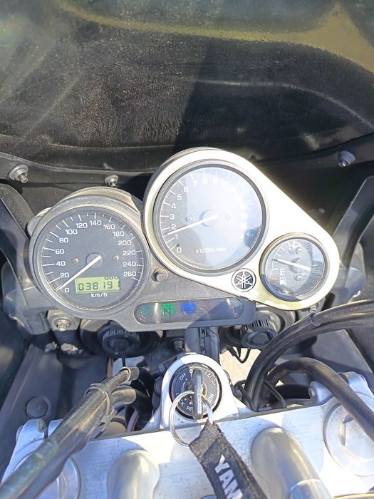 Vând Yamaha Fazer