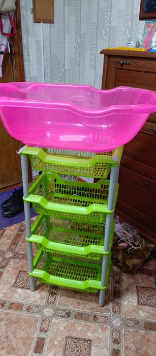 Продам ванночку и четырех ярусную стойку для ванной