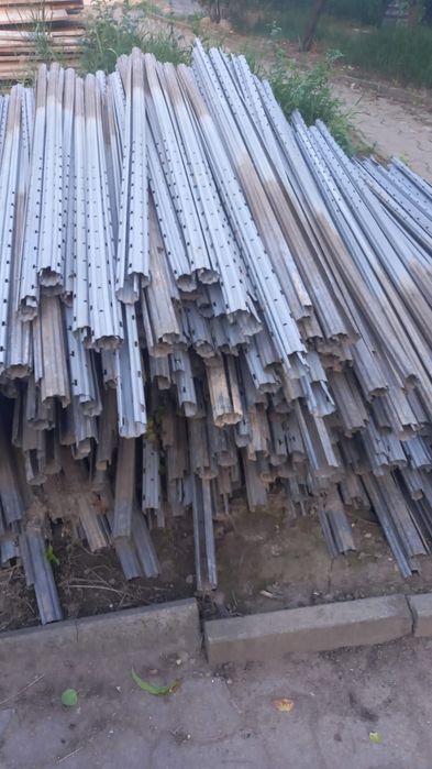Vând stalpi metalici galvanizati...
