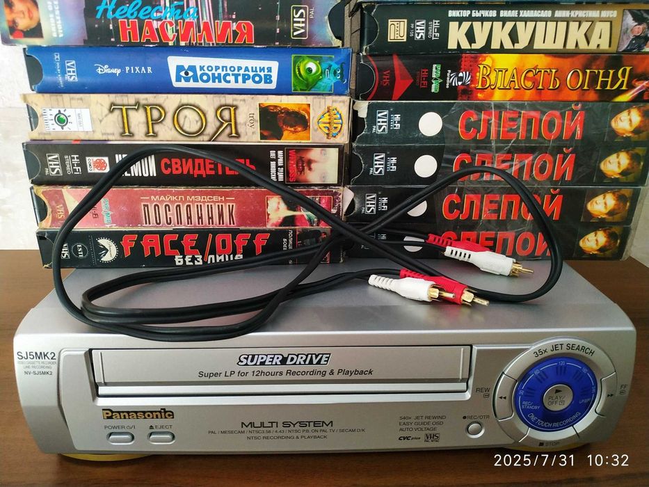 Видеомагнитофон VHS Panasonic + 20 видеокассет видак