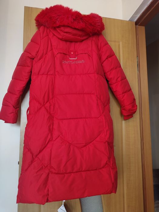 Пуховик женский красный