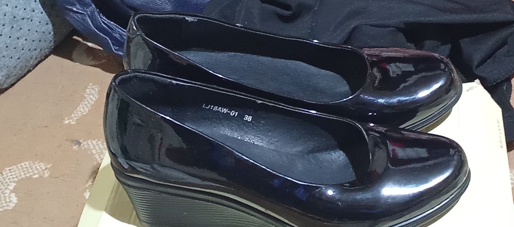 Туфли 38 размер  сатамын