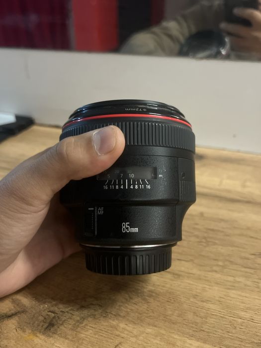 Canon EF 85mm f/1.2L II USM