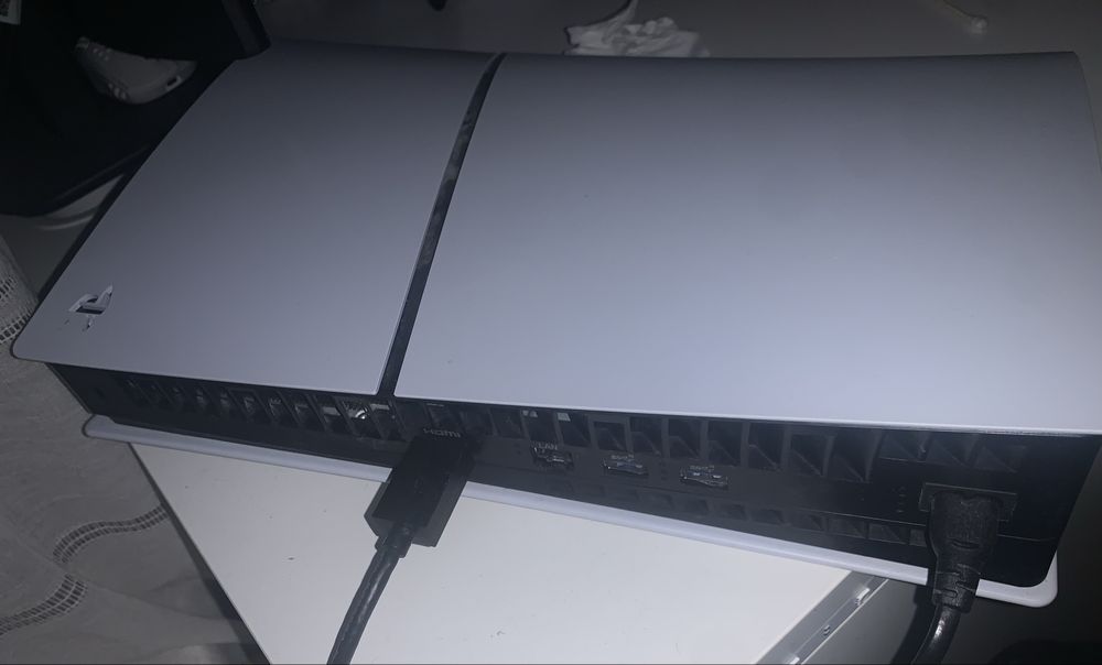 Продавам playstation 5 slim digital edition 1TB