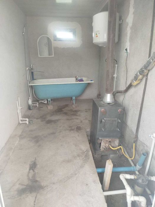 Hovli sotiladi 16 sotix 5xona yashaydigan 3 xona paltara etajka