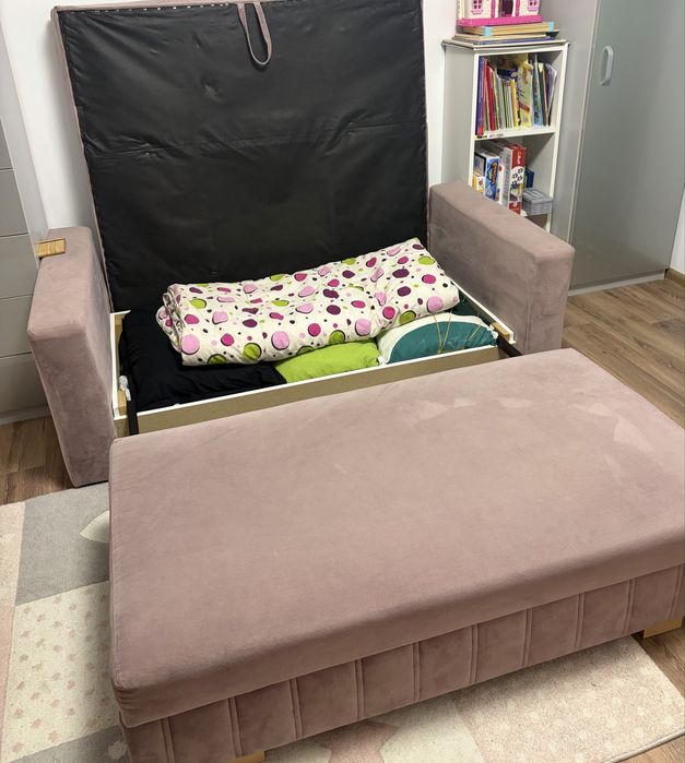 Canapea extensibilă roz - 1500 leis !