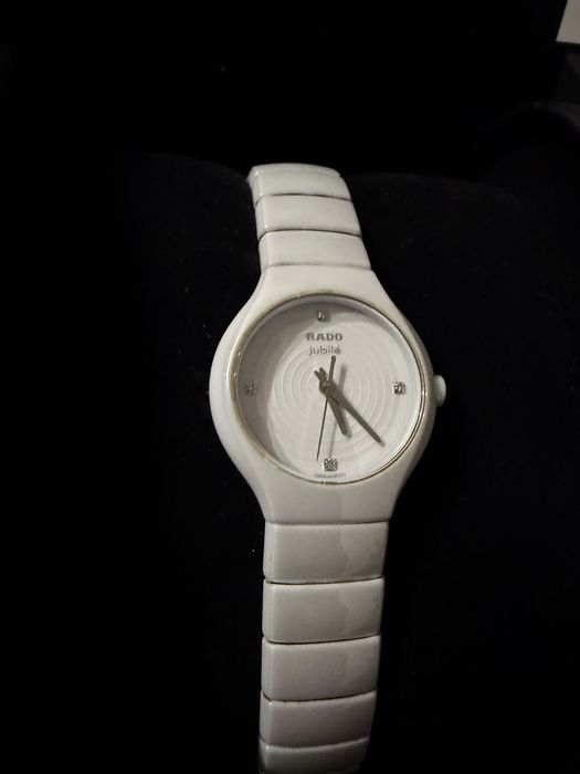 Rado дамски часовник, бяла керамика, 4 диамантчета