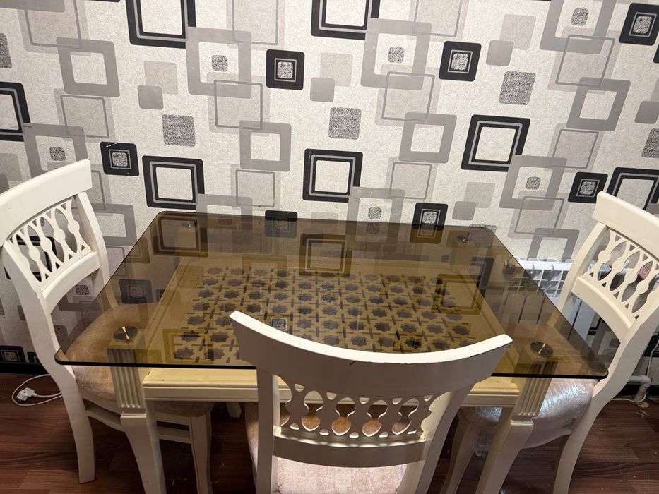 Срочно продаётся кухонный стол стул