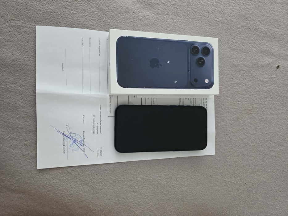 Продавам iphone 17 pro max 256 gb Deep Blue