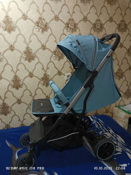 Коляска для малышей