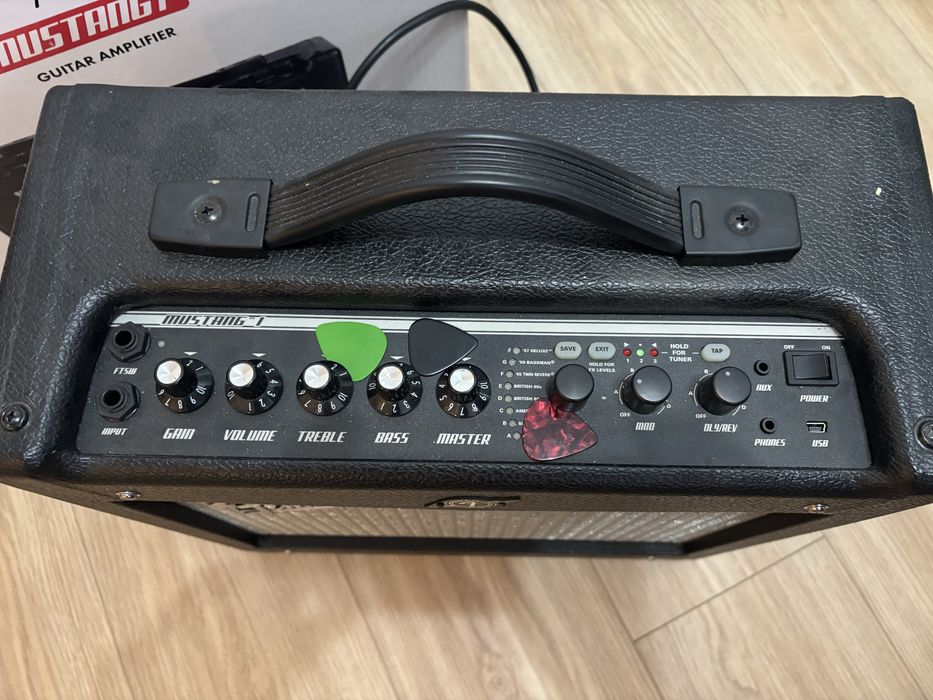 Amplificator chitara electrica Fender Mustang v1