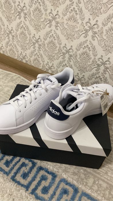 Адидас уни новый кросы(оригинал)размер41