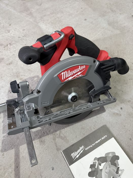 Milwaukee CCS55 ръчен циркуляр