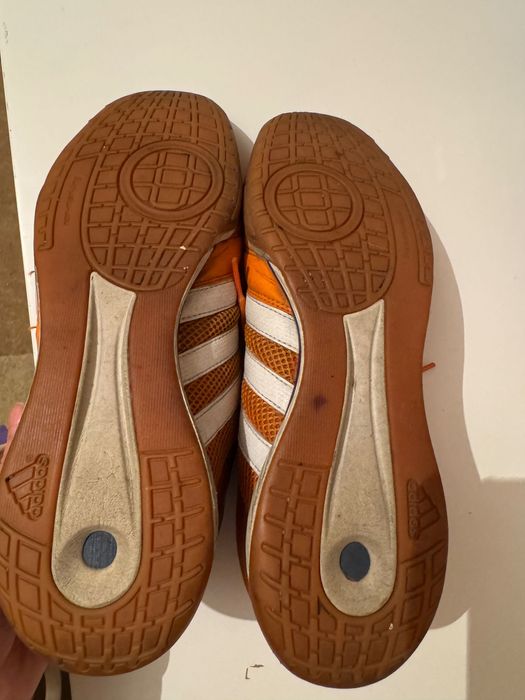 Футбольные кроссовки