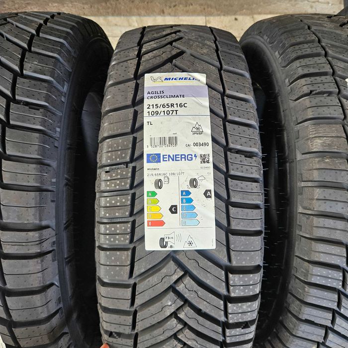 2 Нови бусови гуми 215/65R16C Michelin AgilisCrossClimate 109T DOT2025