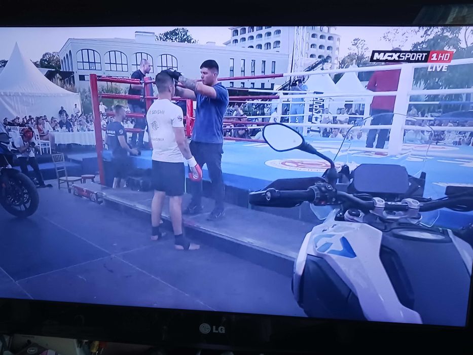 Продавам EON Tv Box модел KNSTB02 с безплатна телевизия