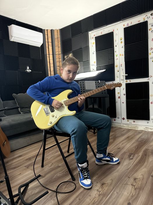 Lecții de chitară, bas, tobe, pian și ukulele - Fizic & Online