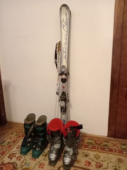 Echipament ski, in stare buna.