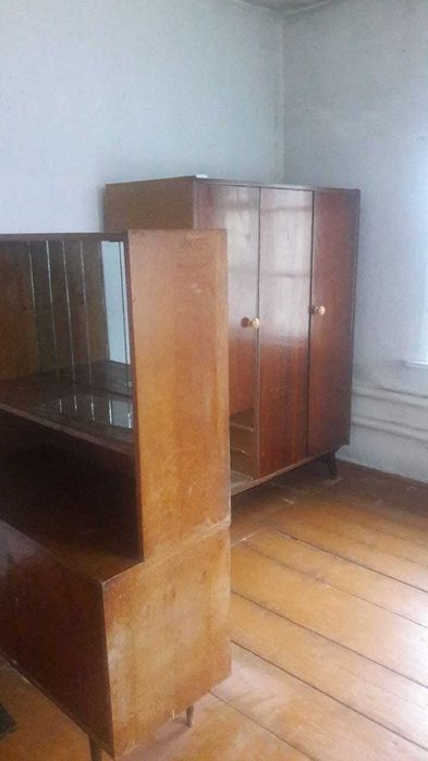 сервант старинный с зеркалом