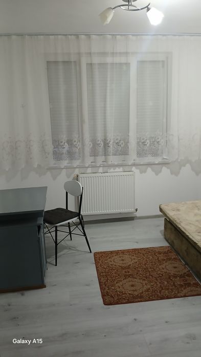 Închiriez apartament cu 3 camere