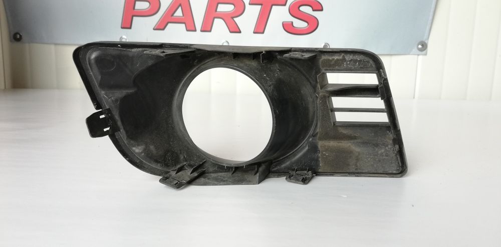 Лява основа за халоген Suzuki Swift